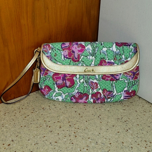 COACH LARGE FLORAL FLAP WRISTLET~CLUTCH~WALLET - Picture 1 of 7